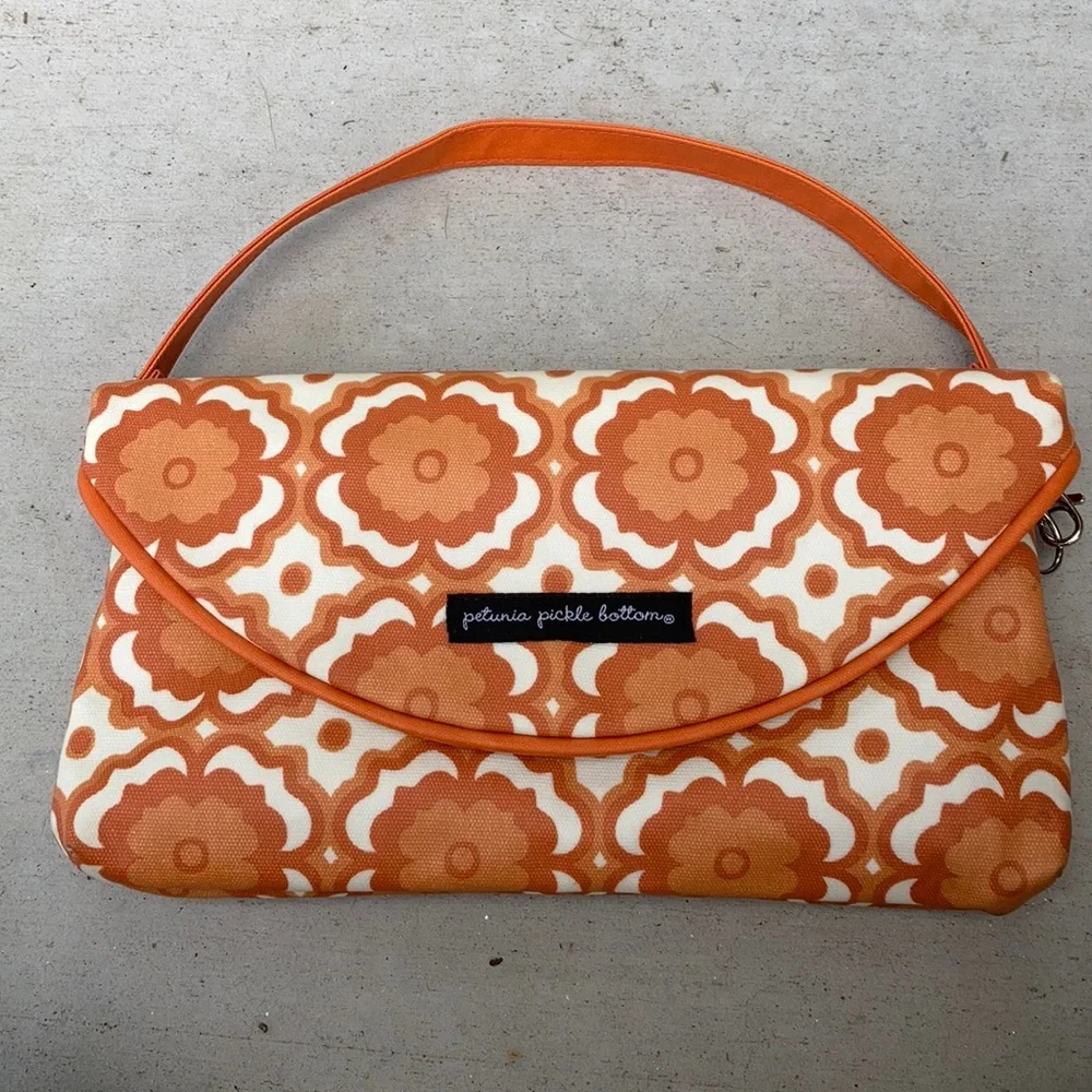 Petunia Pickle Bottom Diaper Bag Clutch - Picture 1 of 12